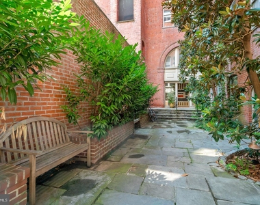 1720 Lombard Street - Photo Thumbnail 4