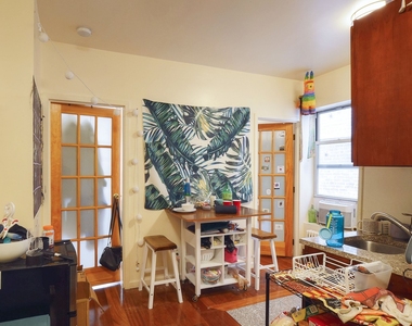 520 East 11th Street - Photo Thumbnail 3