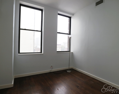 124 Seigel St - Photo Thumbnail 5