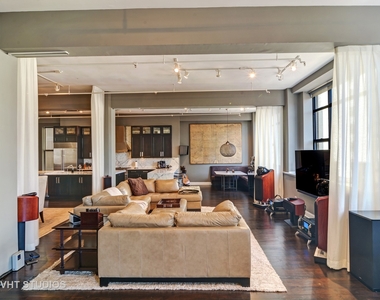 412 South Wells Street South - Photo Thumbnail 1