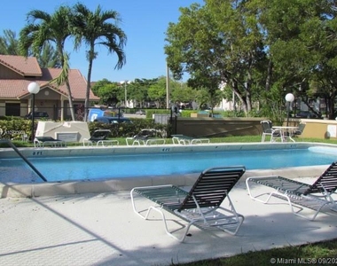 2630 Riverside Dr - Photo Thumbnail 2