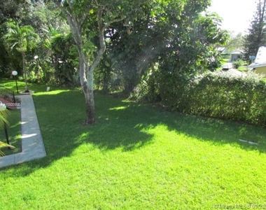 2630 Riverside Dr - Photo Thumbnail 18