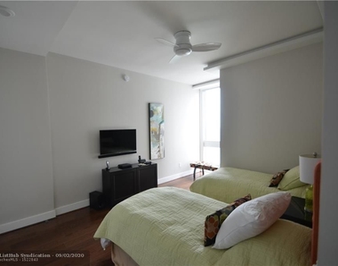 16001 Collins Ave - Photo Thumbnail 12