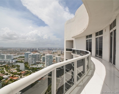 16001 Collins Ave - Photo Thumbnail 0