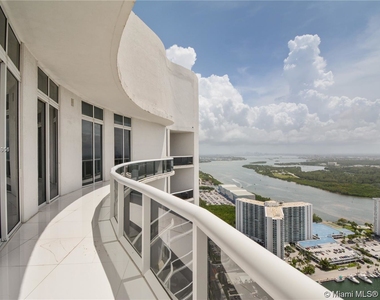 16001 Collins Ave - Photo Thumbnail 1