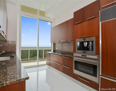 16001 Collins Ave - Photo Thumbnail 10