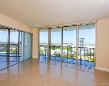 1750 N Bayshore Dr - Photo Thumbnail 1