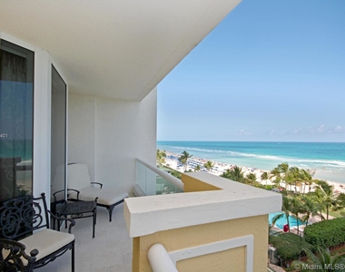 17875 Collins Ave - Photo Thumbnail 21