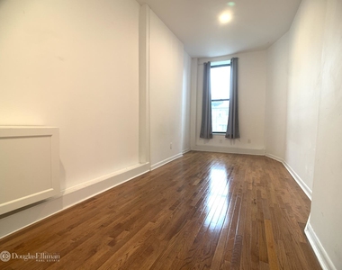 293 Tompkins Avenue - Photo Thumbnail 8