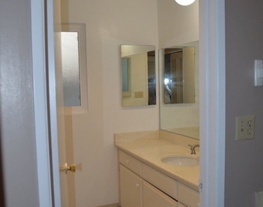 8060 Canby Ave #4 - Photo Thumbnail 16