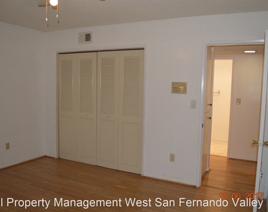 8060 Canby Ave #4 - Photo Thumbnail 10