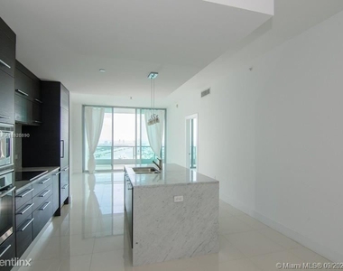 900 Biscayne Blvd Apt 4704 - Photo Thumbnail 4