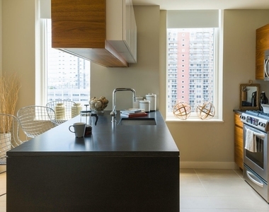 550 West 45th Street - Photo Thumbnail 3