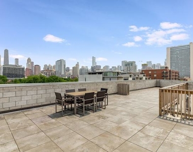 943 North Crosby Street - Photo Thumbnail 7