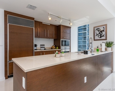 475 Brickell Ave - Photo Thumbnail 5