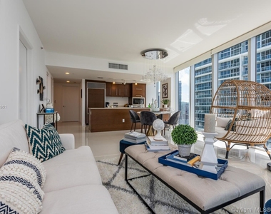 475 Brickell Ave - Photo Thumbnail 15