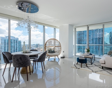 475 Brickell Ave - Photo Thumbnail 3