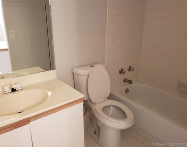 2633 Oak Park Cir - Photo Thumbnail 17