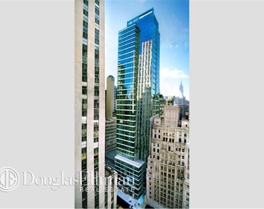 18 West 48th St - Photo Thumbnail 2