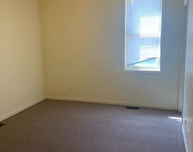 1415 E 62nd St Apt 2w - Photo Thumbnail 5