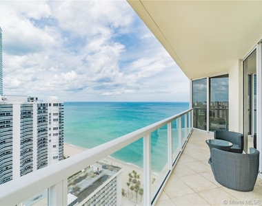 16699 Collins Ave - Photo Thumbnail 8