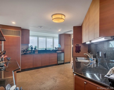 1643 Brickell Ave - Photo Thumbnail 8