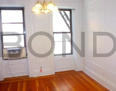 158 West 15 Street - Photo Thumbnail 5