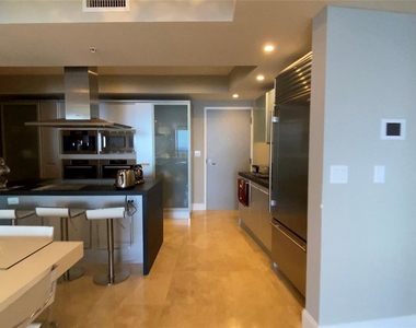 18201 Collins Ave - Photo Thumbnail 12