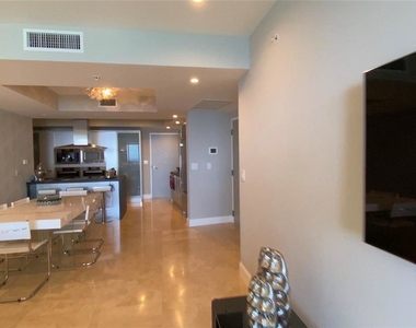 18201 Collins Ave - Photo Thumbnail 6