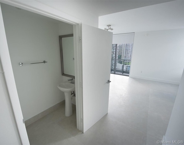 90 Sw 3rd St Apt 2407 - Photo Thumbnail 6