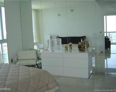 495 Brickell Ave - Photo Thumbnail 10