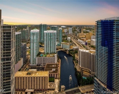 465 Brickell Ave 26 - Photo Thumbnail 11