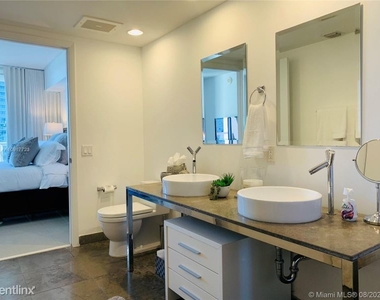 485 Brickell Ave 562 - Photo Thumbnail 18