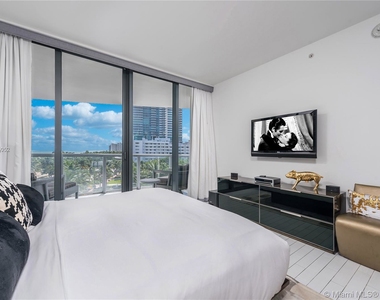 2201 Collins Ave - Photo Thumbnail 2