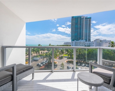 2201 Collins Ave - Photo Thumbnail 4