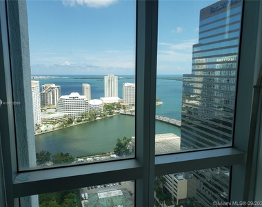 500 Brickell Ave - Photo Thumbnail 4