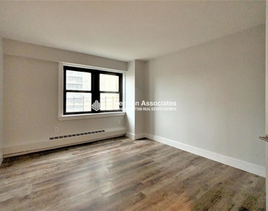 111 Wadsworth Avenue - Photo Thumbnail 4