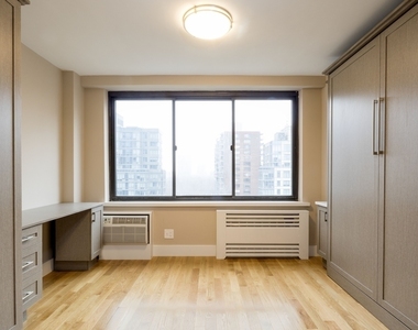 West 97th street and Columbus avenue! No Fees! - Photo Thumbnail 4