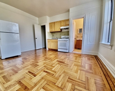 1Bed/1Bath Apartment - 52nd Street - Photo Thumbnail 2