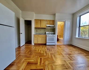 1Bed/1Bath Apartment - 52nd Street - Photo Thumbnail 1