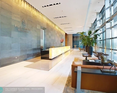 1425 Brickell Ave - Photo Thumbnail 14