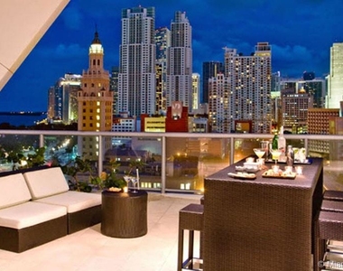 888 Biscayne Blvd - Photo Thumbnail 25