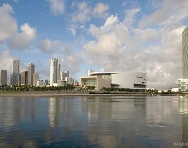 888 Biscayne Blvd - Photo Thumbnail 27