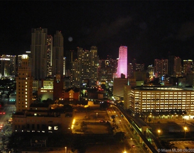 888 Biscayne Blvd - Photo Thumbnail 4