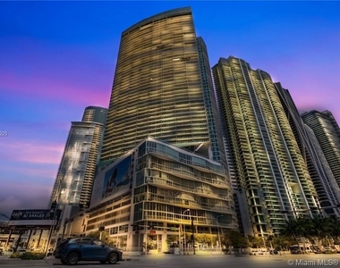 888 Biscayne Blvd - Photo Thumbnail 31