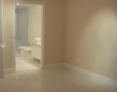 888 Biscayne Blvd - Photo Thumbnail 11