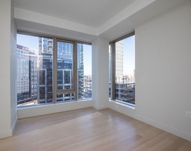 133 Seaport Boulevard - Photo Thumbnail 14