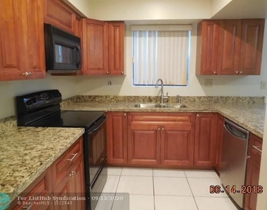 703 Sw 88th Ter - Photo Thumbnail 4