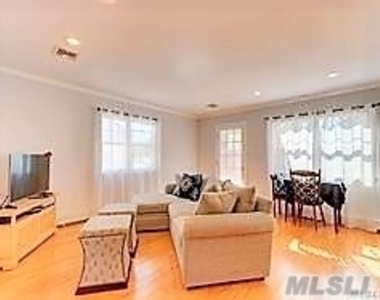 569 W Park Avenue - Photo Thumbnail 2