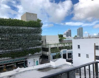 720 Collins Ave - Photo Thumbnail 4